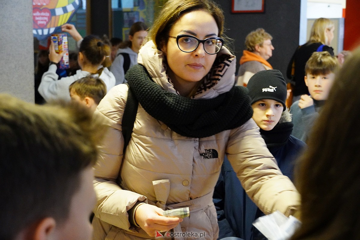 Mały finał WOŚP w SP nr 5 [12.01.2024] - zdjęcie #15 - eOstroleka.pl