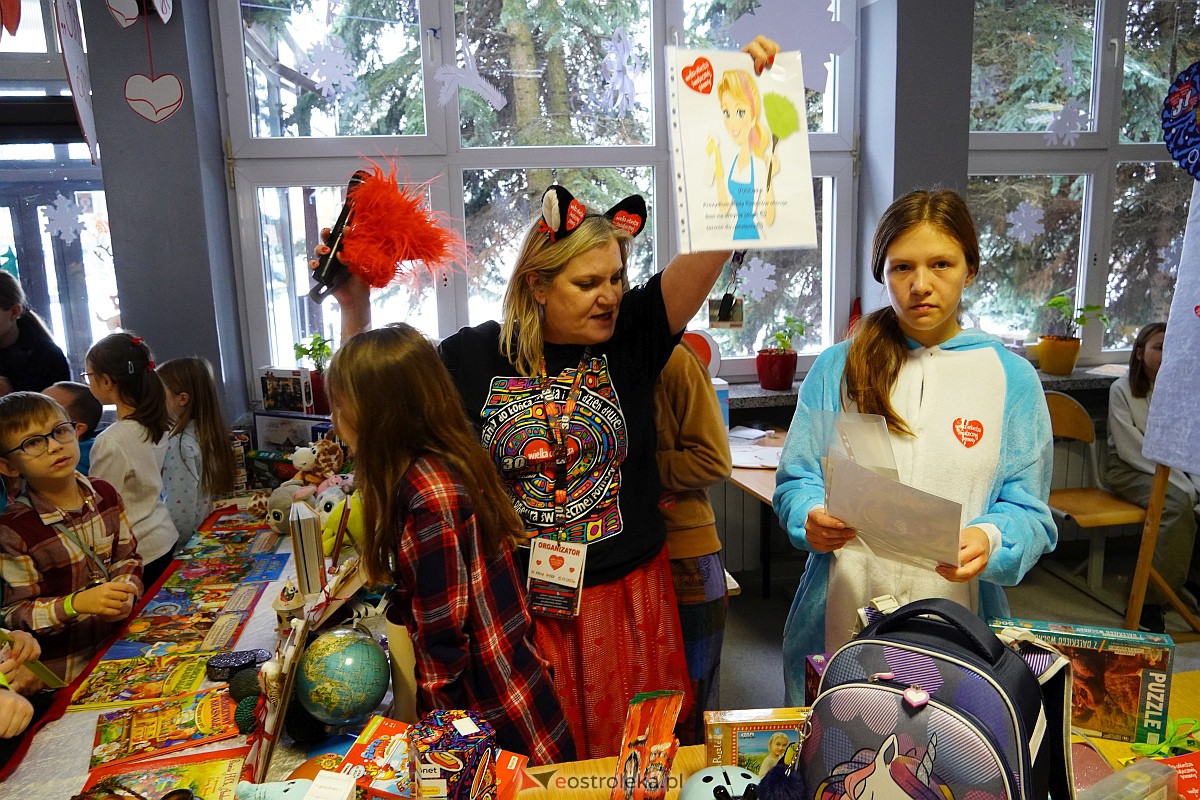 Mały finał WOŚP w SP nr 5 [12.01.2024] - zdjęcie #11 - eOstroleka.pl