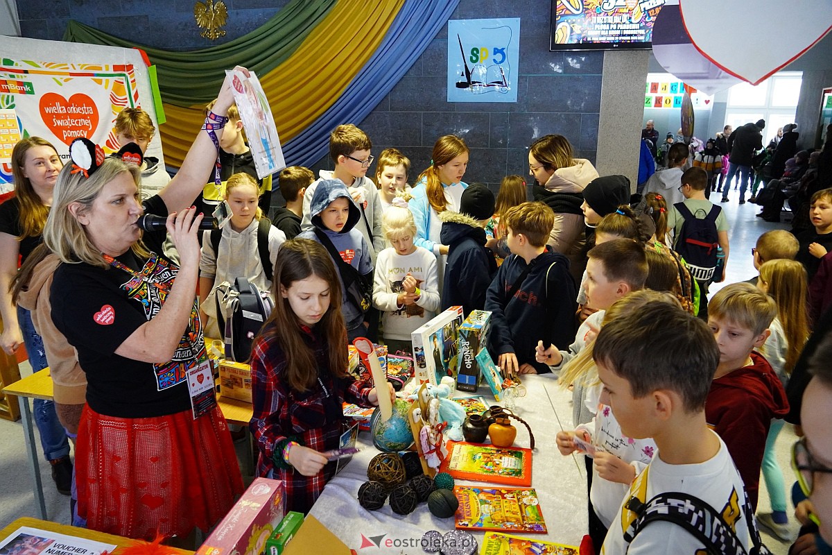 Mały finał WOŚP w SP nr 5 [12.01.2024] - zdjęcie #9 - eOstroleka.pl