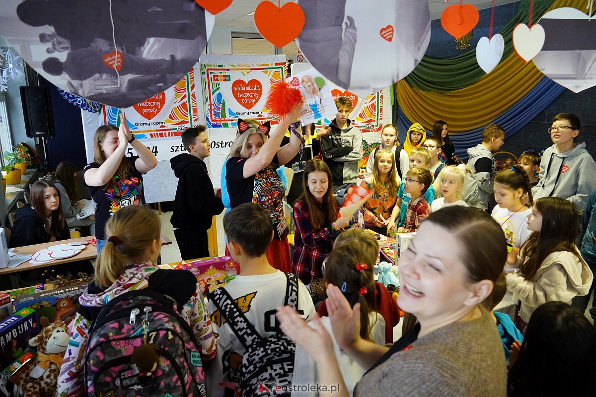 Mały finał WOŚP w SP nr 5 [12.01.2024] - zdjęcie #6 - eOstroleka.pl