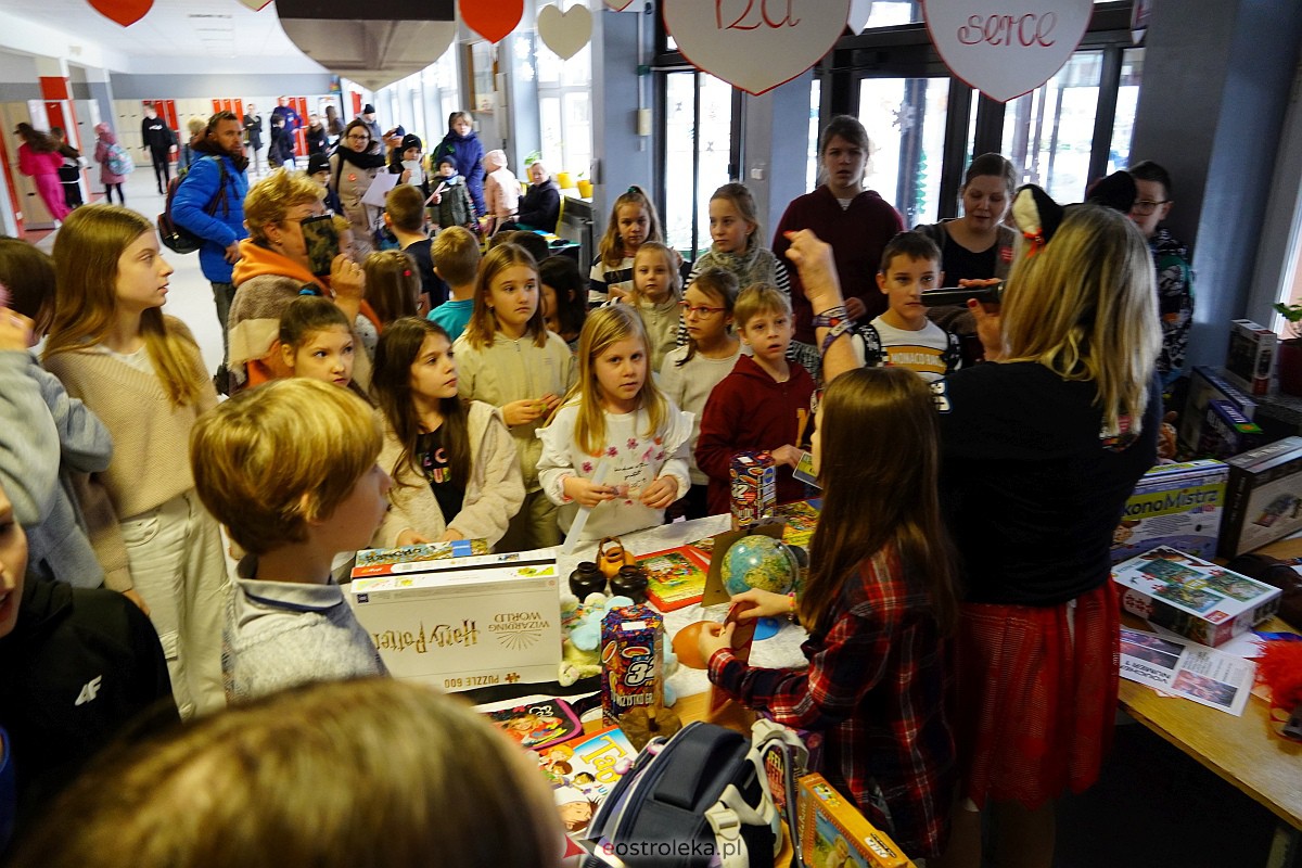 Mały finał WOŚP w SP nr 5 [12.01.2024] - zdjęcie #4 - eOstroleka.pl