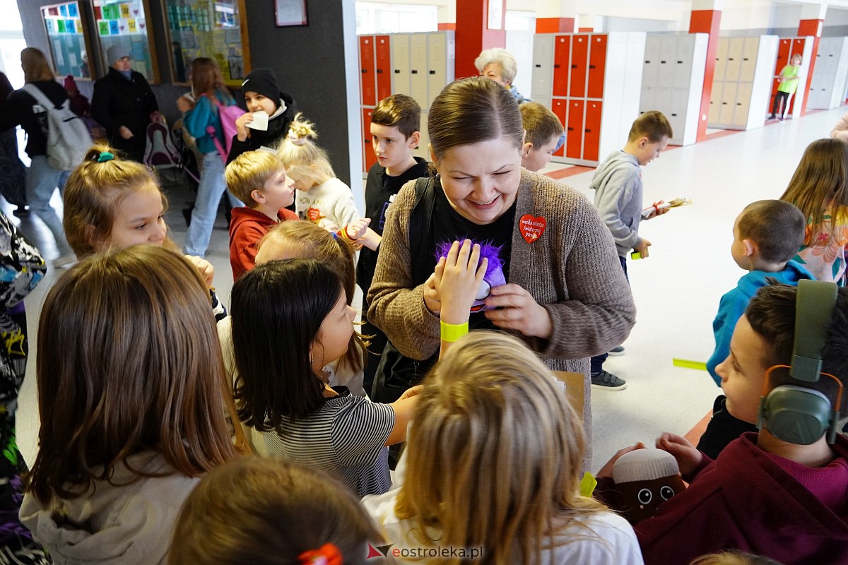 Mały finał WOŚP w SP nr 5 [12.01.2024] - zdjęcie #2 - eOstroleka.pl