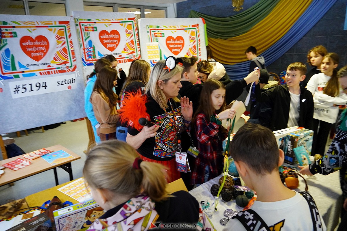 Mały finał WOŚP w SP nr 5 [12.01.2024] - zdjęcie #1 - eOstroleka.pl