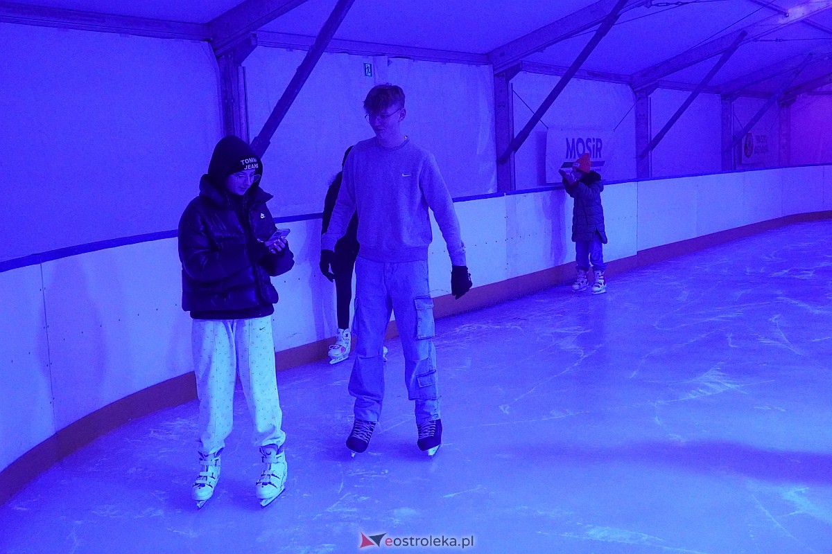 Otwarcie lodowiska w Ostrołęce [12.01.2024] - zdjęcie #44 - eOstroleka.pl