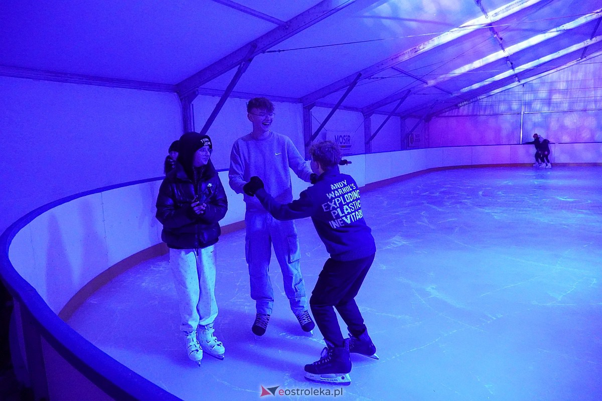 Otwarcie lodowiska w Ostrołęce [12.01.2024] - zdjęcie #43 - eOstroleka.pl