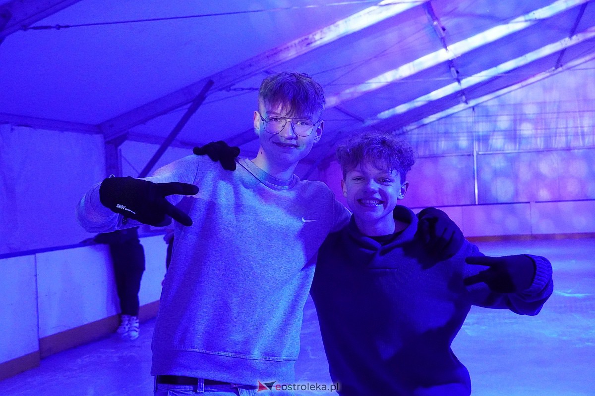 Otwarcie lodowiska w Ostrołęce [12.01.2024] - zdjęcie #42 - eOstroleka.pl