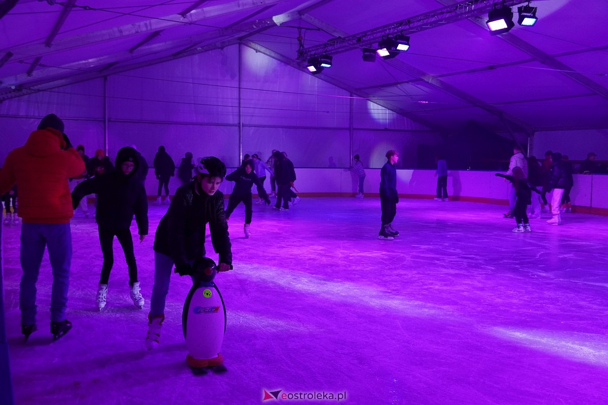 Otwarcie lodowiska w Ostrołęce [12.01.2024] - zdjęcie #32 - eOstroleka.pl