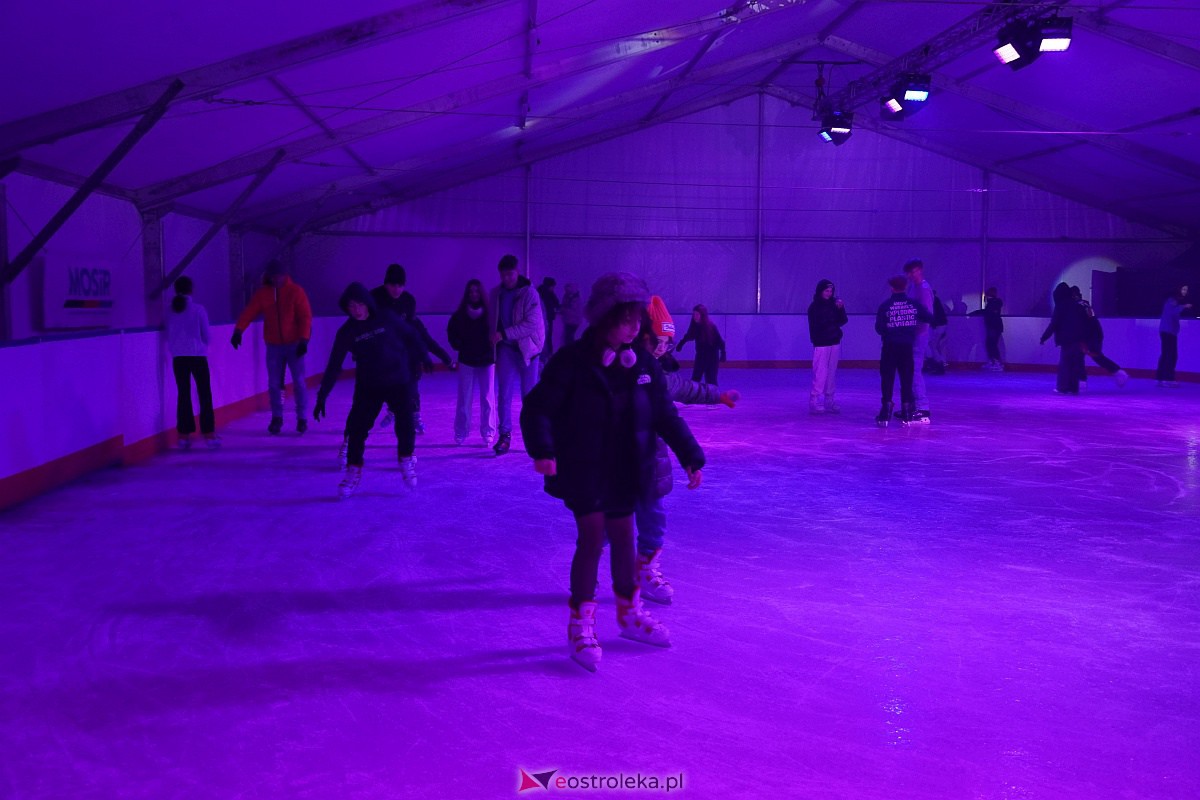 Otwarcie lodowiska w Ostrołęce [12.01.2024] - zdjęcie #31 - eOstroleka.pl