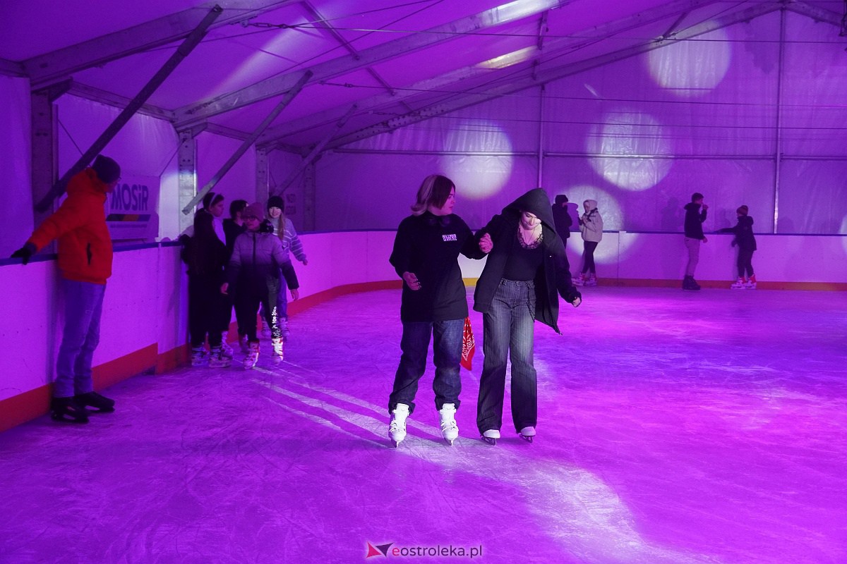 Otwarcie lodowiska w Ostrołęce [12.01.2024] - zdjęcie #27 - eOstroleka.pl