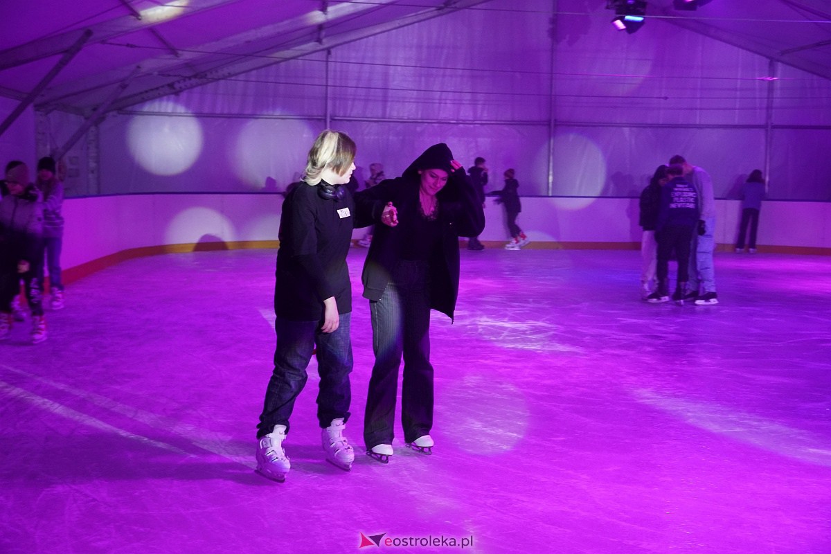 Otwarcie lodowiska w Ostrołęce [12.01.2024] - zdjęcie #26 - eOstroleka.pl