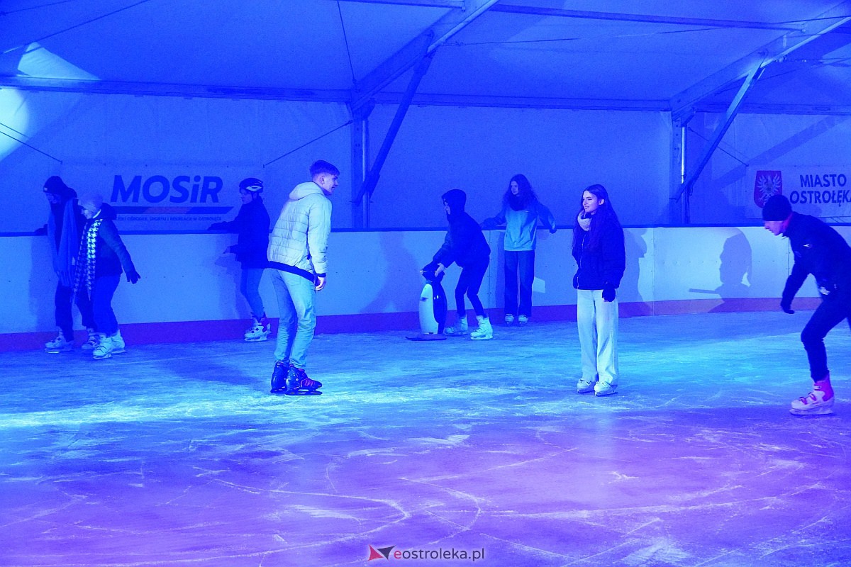 Otwarcie lodowiska w Ostrołęce [12.01.2024] - zdjęcie #25 - eOstroleka.pl
