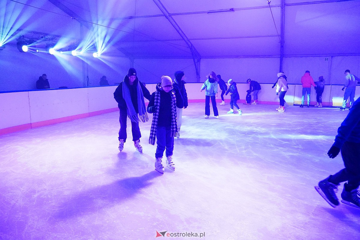 Otwarcie lodowiska w Ostrołęce [12.01.2024] - zdjęcie #14 - eOstroleka.pl