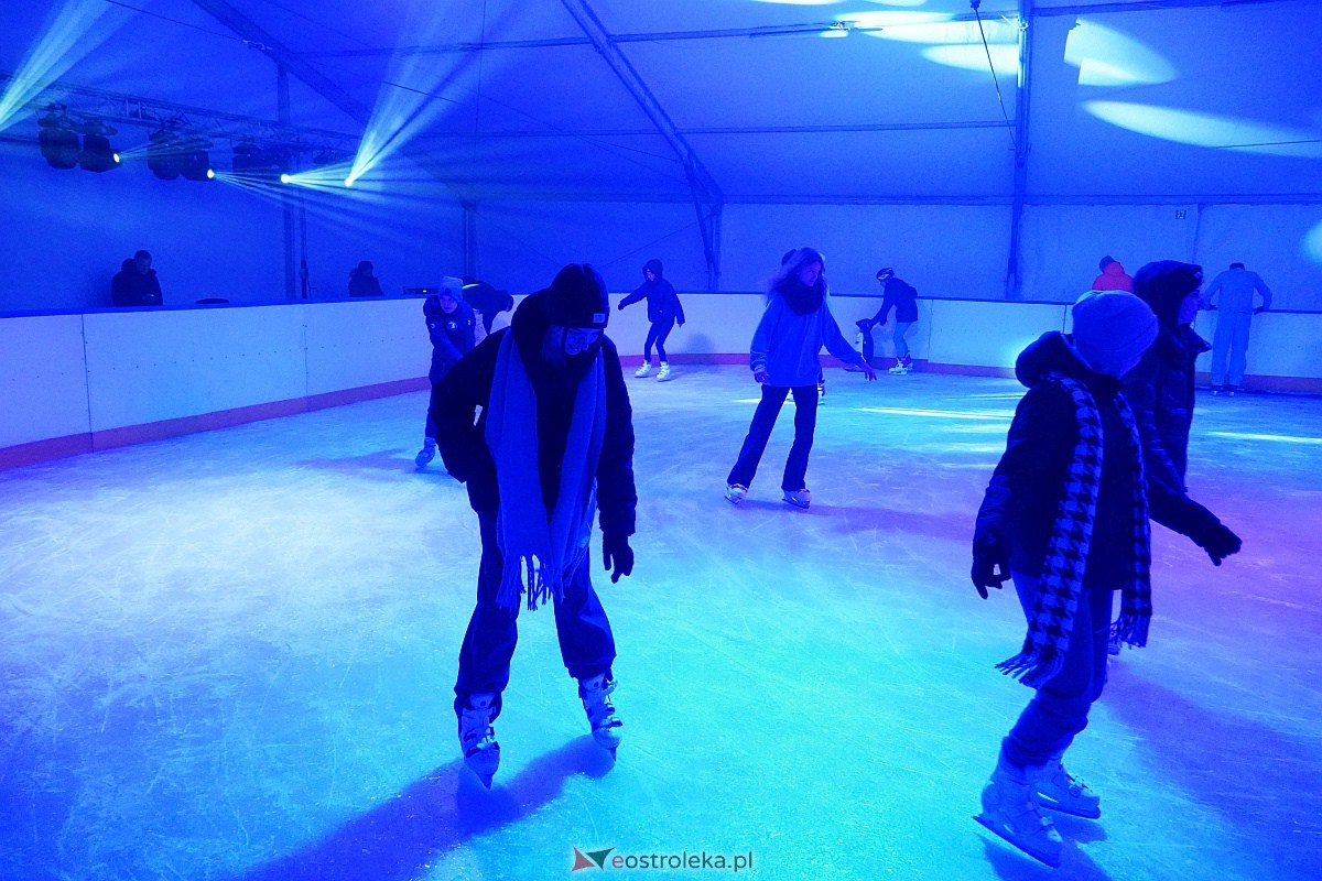 Otwarcie lodowiska w Ostrołęce [12.01.2024] - zdjęcie #13 - eOstroleka.pl
