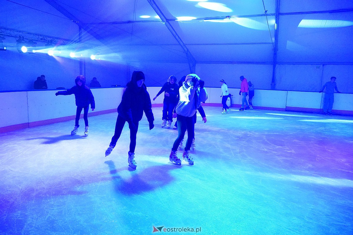 Otwarcie lodowiska w Ostrołęce [12.01.2024] - zdjęcie #11 - eOstroleka.pl