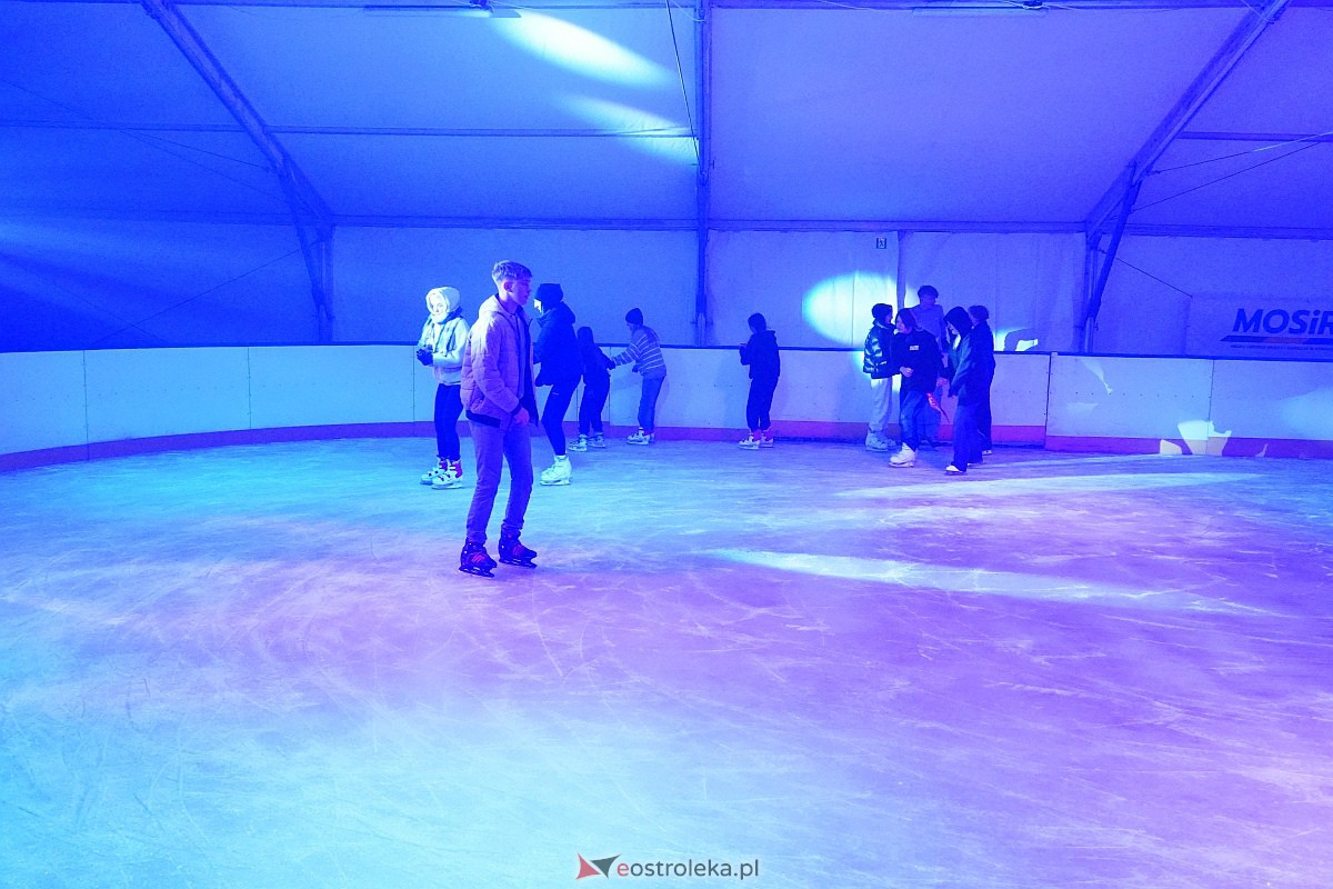 Otwarcie lodowiska w Ostrołęce [12.01.2024] - zdjęcie #7 - eOstroleka.pl