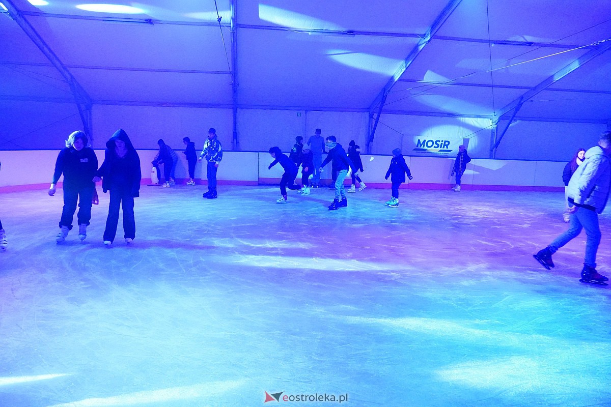 Otwarcie lodowiska w Ostrołęce [12.01.2024] - zdjęcie #5 - eOstroleka.pl