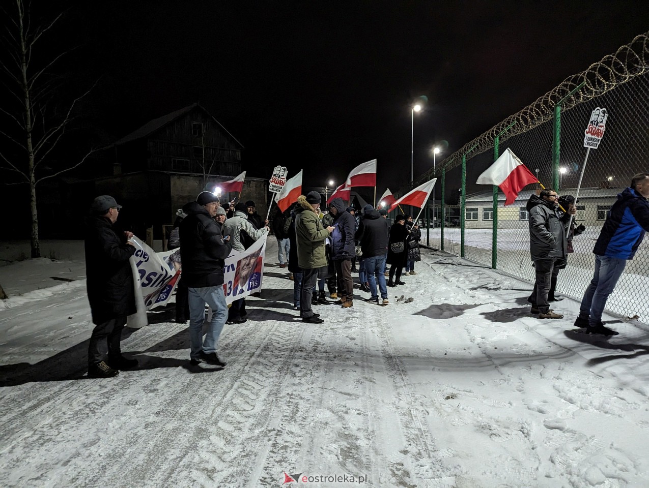Manifestacja w Przytułach Starych w solidarności z Maciejem Wąsikiem [12.01.2023] - zdjęcie #3 - eOstroleka.pl