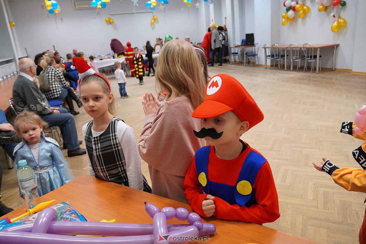 Zabawa choinkowa Osiedla Dzieci Polskich [13.01.2023] - zdjęcie #30 - eOstroleka.pl
