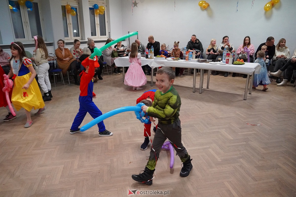 Zabawa choinkowa Osiedla Dzieci Polskich [13.01.2023] - zdjęcie #17 - eOstroleka.pl