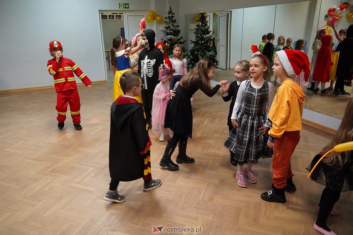 Zabawa choinkowa Osiedla Dzieci Polskich [13.01.2023] - zdjęcie #13 - eOstroleka.pl