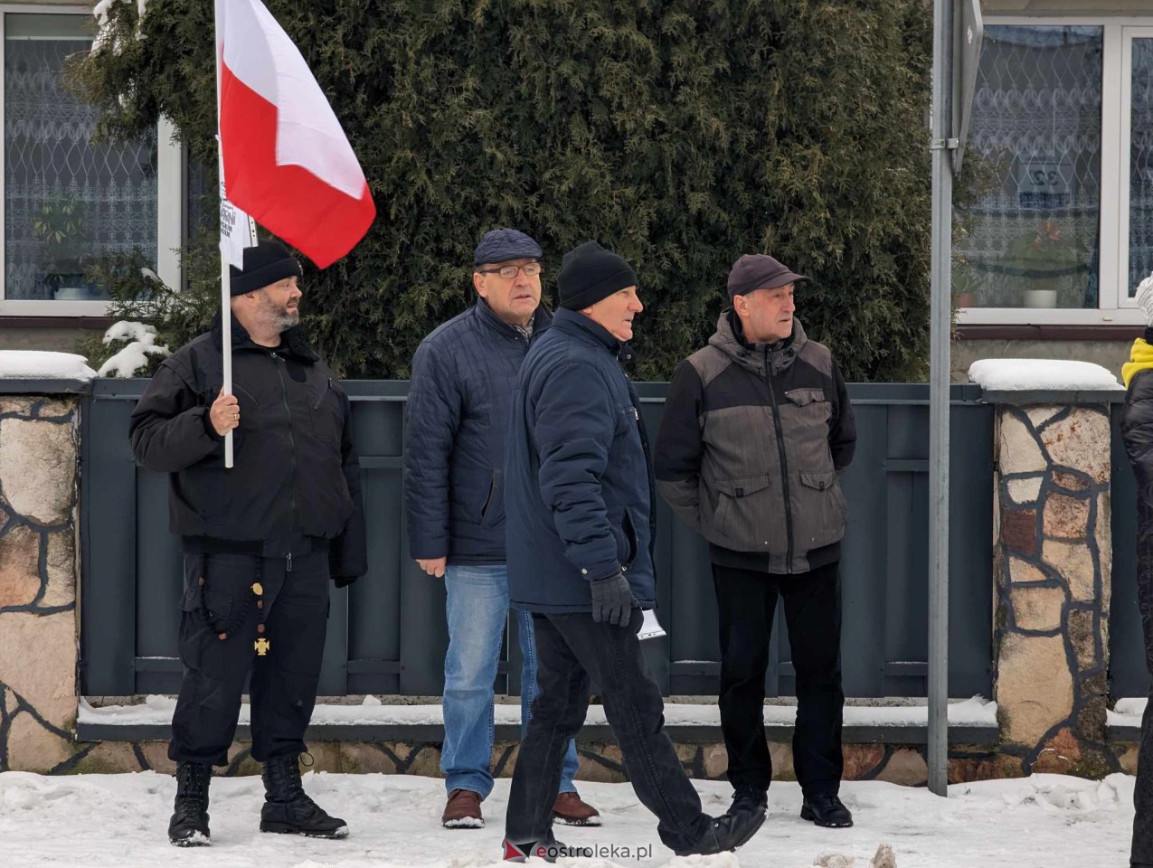 Manifestacje dla M. Wąsika przed ZK Przytuły Stare [13.01.2023] - zdjęcie #8 - eOstroleka.pl