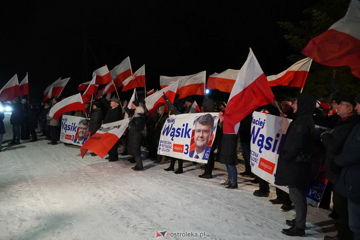 Manifestacje dla M. Wąsika przed ZK Przytuły Stare [13.01.2023] - zdjęcie #16 - eOstroleka.pl