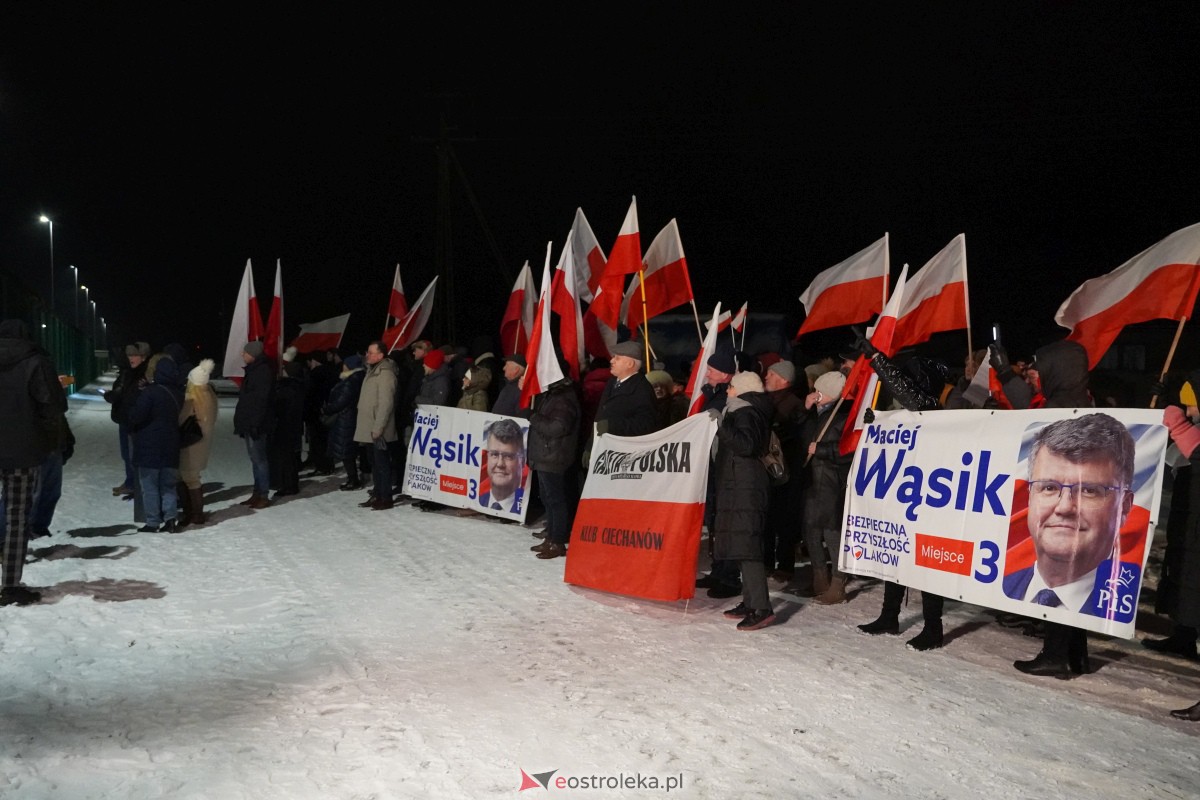 Manifestacje dla M. Wąsika przed ZK Przytuły Stare [13.01.2023] - zdjęcie #18 - eOstroleka.pl