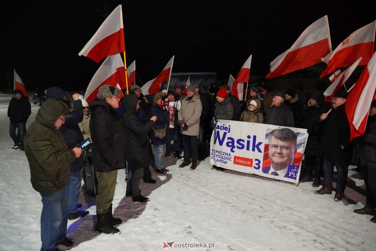 Manifestacje dla M. Wąsika przed ZK Przytuły Stare [13.01.2023] - zdjęcie #26 - eOstroleka.pl