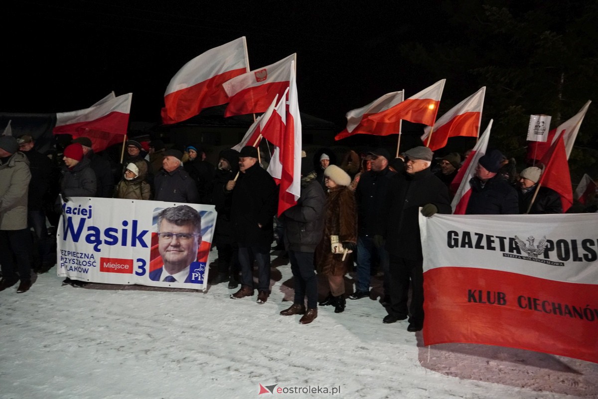 Manifestacje dla M. Wąsika przed ZK Przytuły Stare [13.01.2023] - zdjęcie #27 - eOstroleka.pl