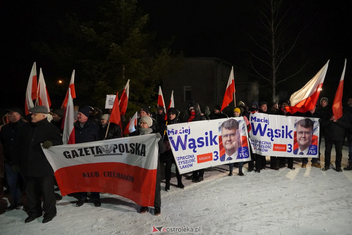 Manifestacje dla M. Wąsika przed ZK Przytuły Stare [13.01.2023] - zdjęcie #28 - eOstroleka.pl