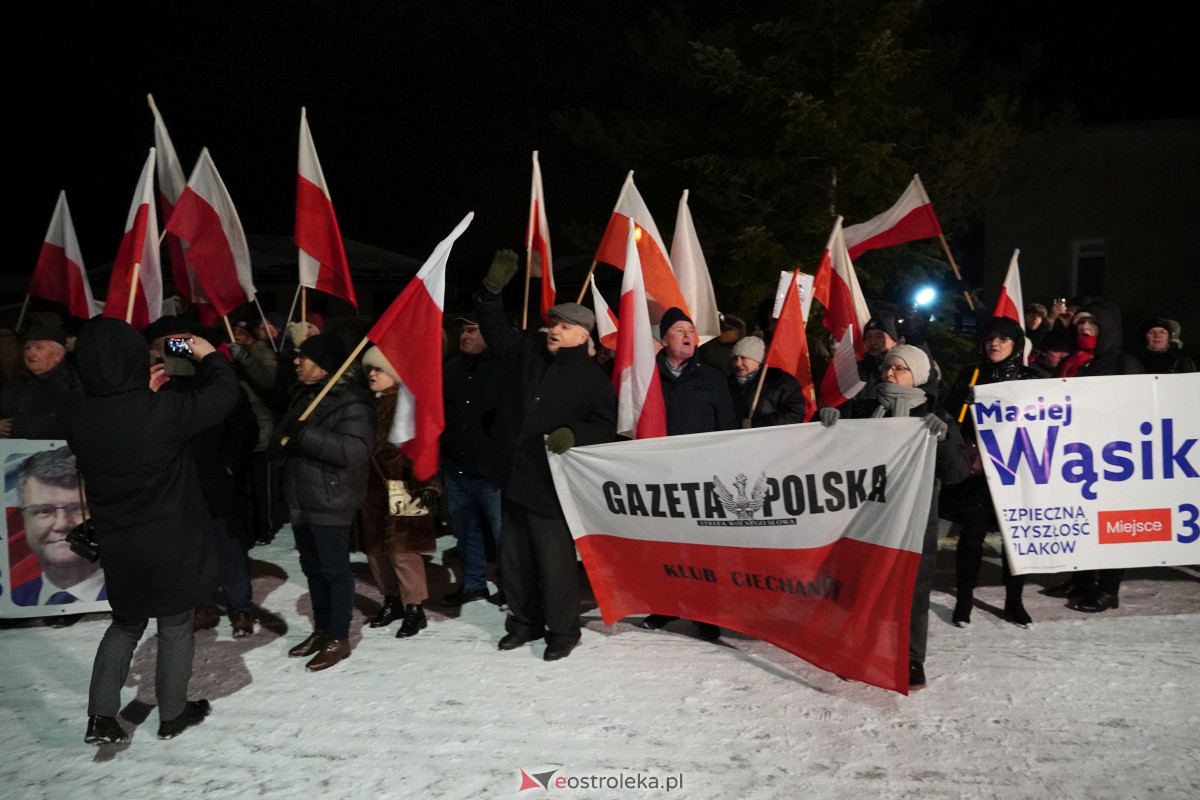 Manifestacje dla M. Wąsika przed ZK Przytuły Stare [13.01.2023] - zdjęcie #30 - eOstroleka.pl