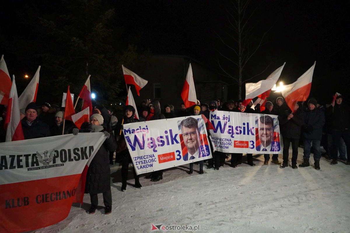 Manifestacje dla M. Wąsika przed ZK Przytuły Stare [13.01.2023] - zdjęcie #31 - eOstroleka.pl