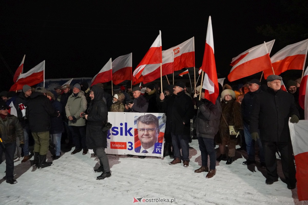 Manifestacje dla M. Wąsika przed ZK Przytuły Stare [13.01.2023] - zdjęcie #33 - eOstroleka.pl