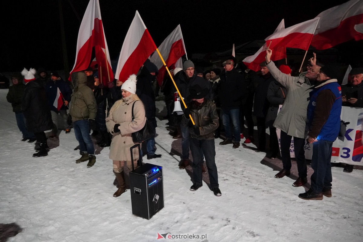 Manifestacje dla M. Wąsika przed ZK Przytuły Stare [13.01.2023] - zdjęcie #61 - eOstroleka.pl