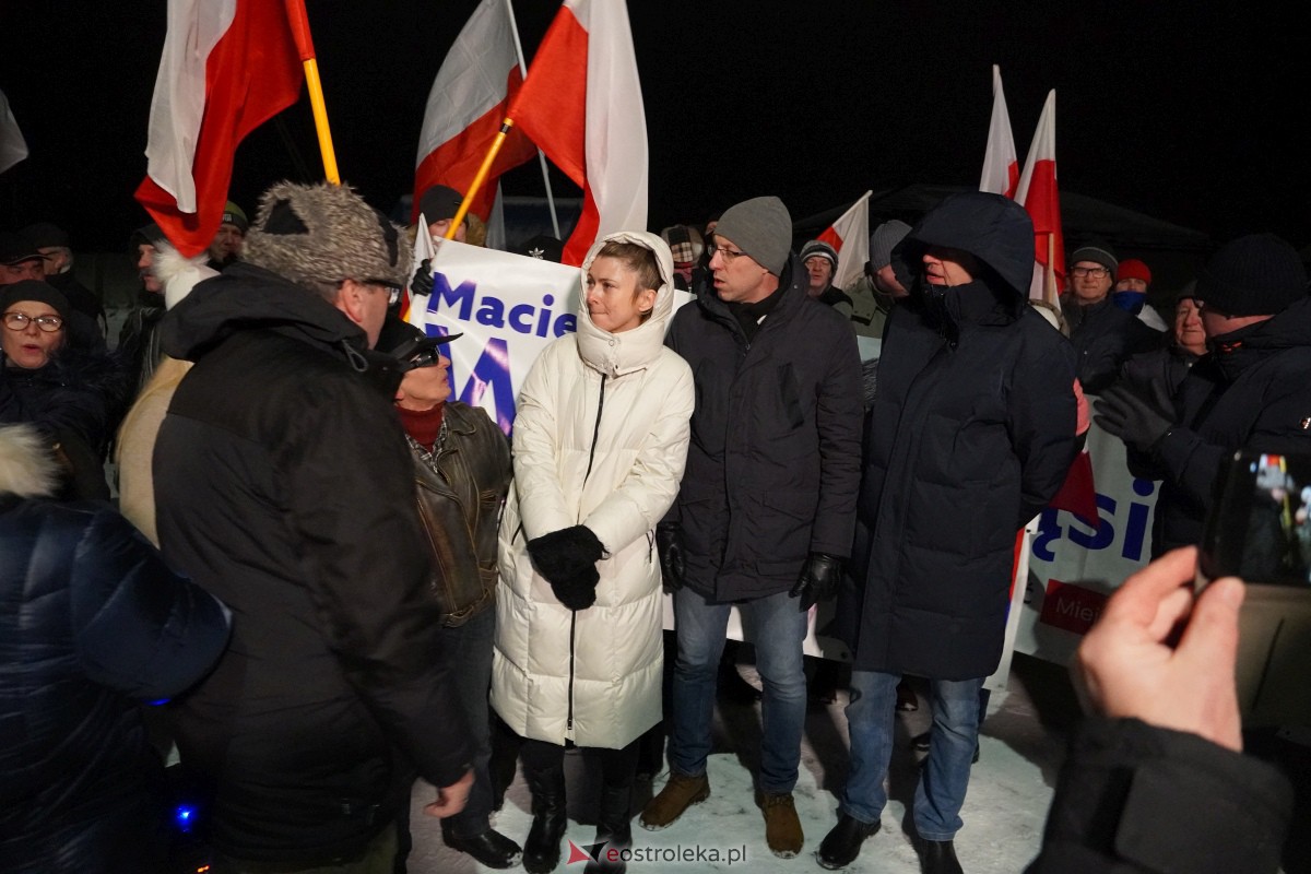 Manifestacje dla M. Wąsika przed ZK Przytuły Stare [13.01.2023] - zdjęcie #54 - eOstroleka.pl