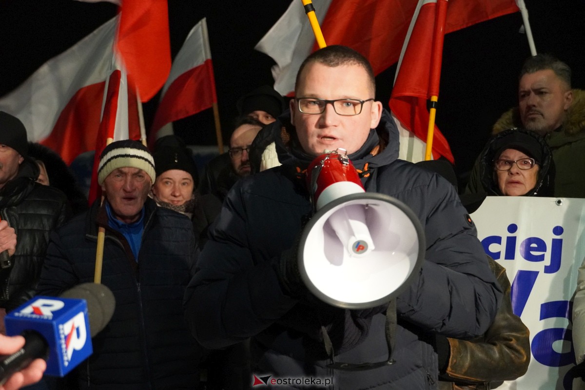 Manifestacje dla M. Wąsika przed ZK Przytuły Stare [13.01.2023] - zdjęcie #46 - eOstroleka.pl