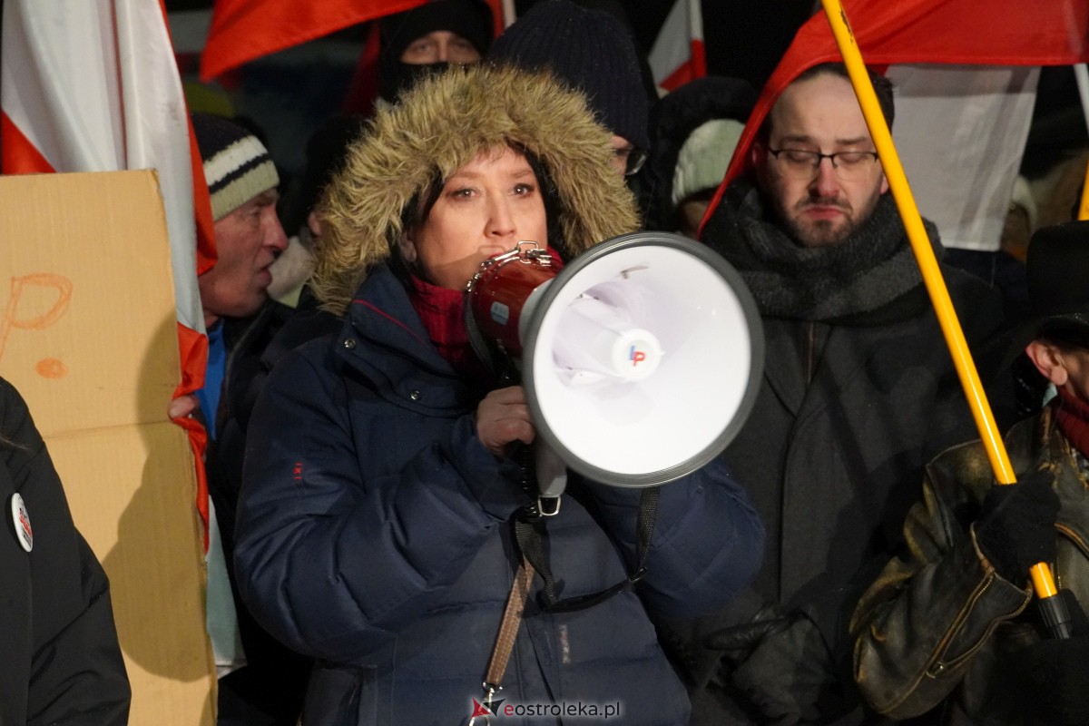 Manifestacje dla M. Wąsika przed ZK Przytuły Stare [13.01.2023] - zdjęcie #37 - eOstroleka.pl