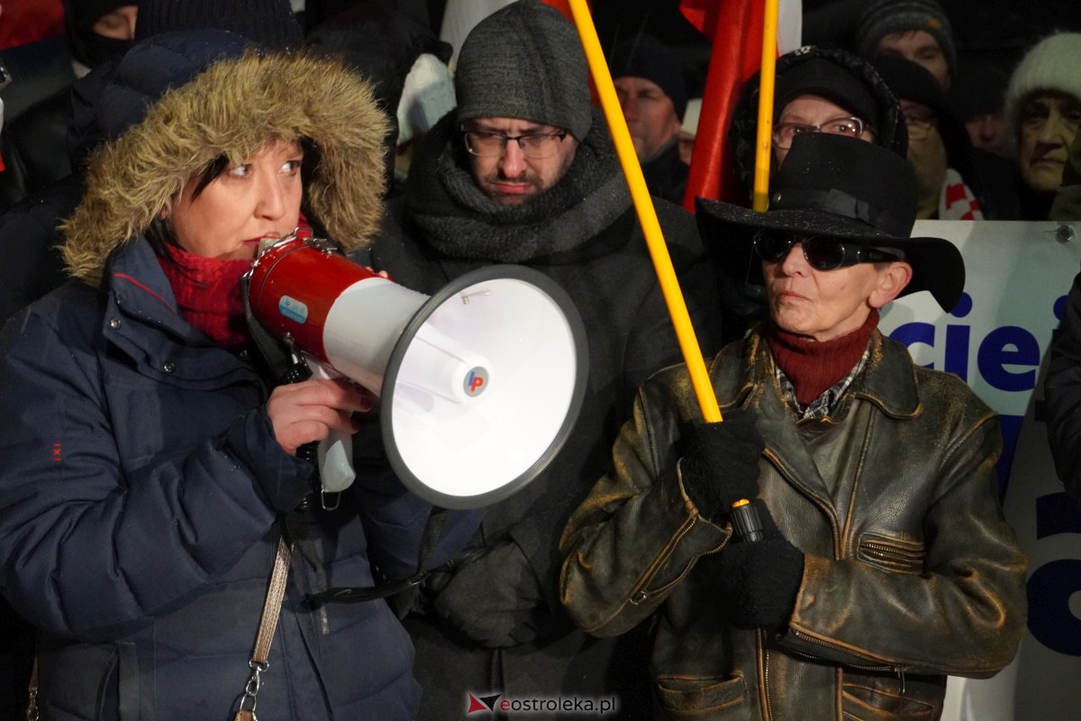 Manifestacje dla M. Wąsika przed ZK Przytuły Stare [13.01.2023] - zdjęcie #36 - eOstroleka.pl