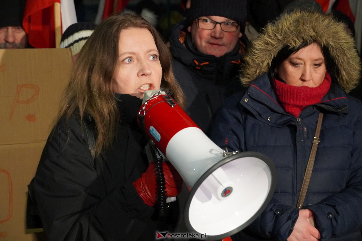Manifestacje dla M. Wąsika przed ZK Przytuły Stare [13.01.2023] - zdjęcie #35 - eOstroleka.pl