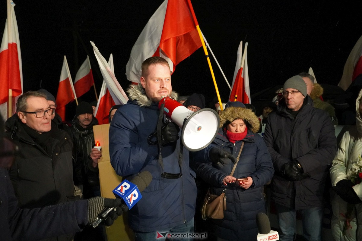 Manifestacje dla M. Wąsika przed ZK Przytuły Stare [13.01.2023] - zdjęcie #27 - eOstroleka.pl