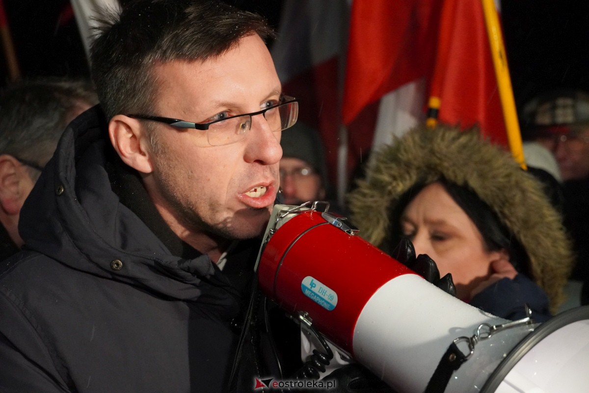 Manifestacje dla M. Wąsika przed ZK Przytuły Stare [13.01.2023] - zdjęcie #23 - eOstroleka.pl