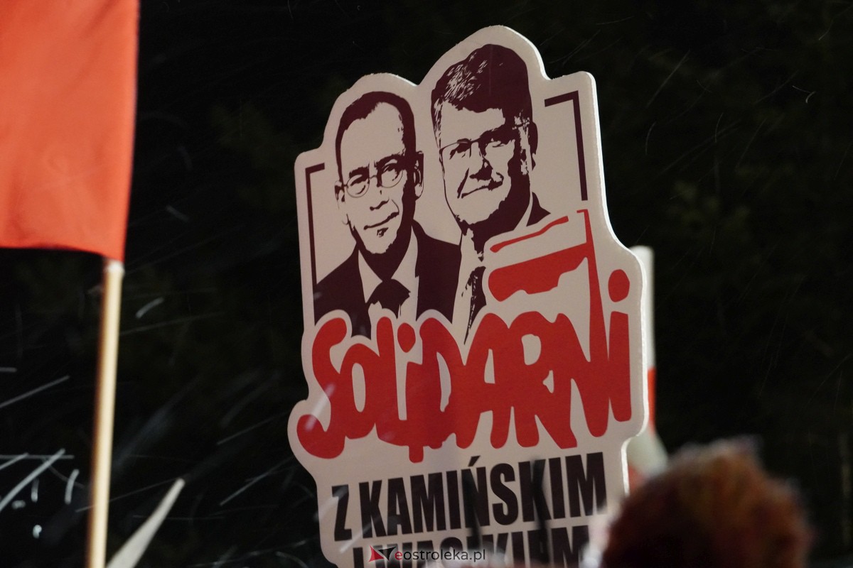 Manifestacje dla M. Wąsika przed ZK Przytuły Stare [13.01.2023] - zdjęcie #22 - eOstroleka.pl