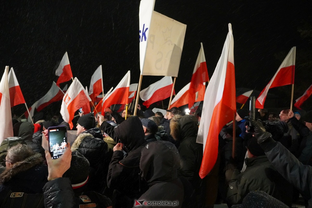 Manifestacje dla M. Wąsika przed ZK Przytuły Stare [13.01.2023] - zdjęcie #18 - eOstroleka.pl
