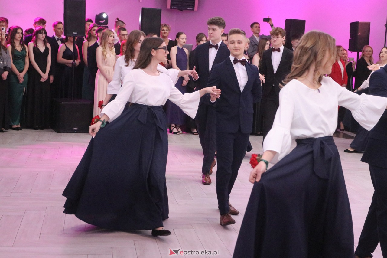Studniówka 2024 I LO w Ostrołęce [13.01.2024] - zdjęcie #233 - eOstroleka.pl