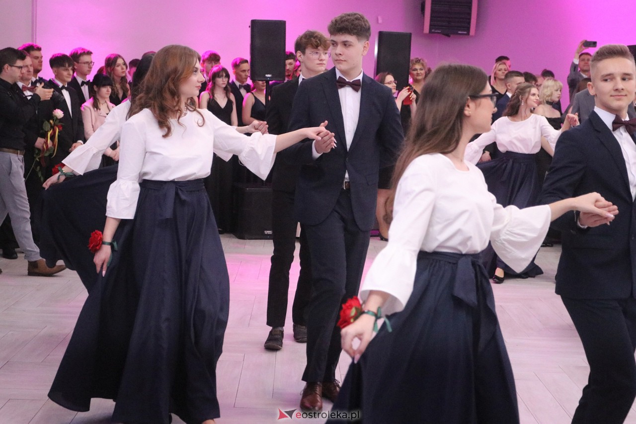 Studniówka 2024 I LO w Ostrołęce [13.01.2024] - zdjęcie #211 - eOstroleka.pl