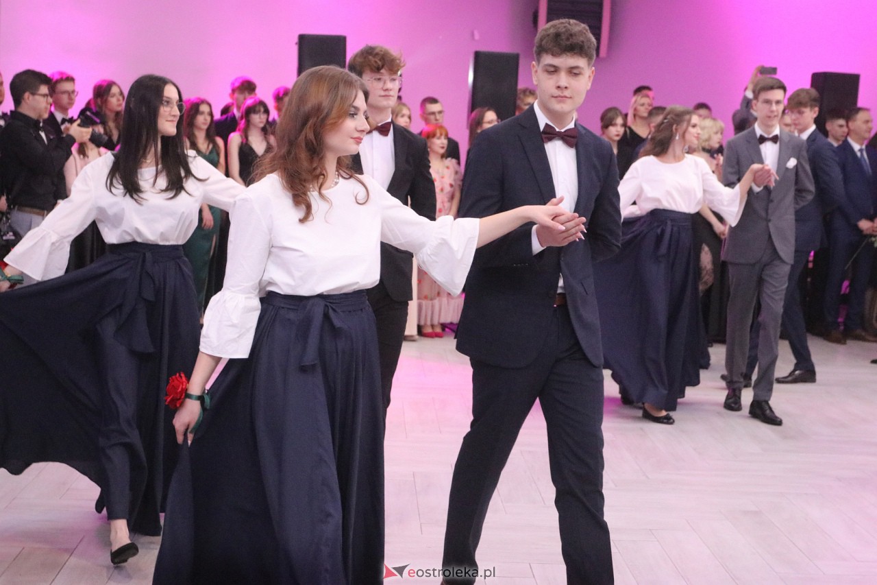 Studniówka 2024 I LO w Ostrołęce [13.01.2024] - zdjęcie #210 - eOstroleka.pl