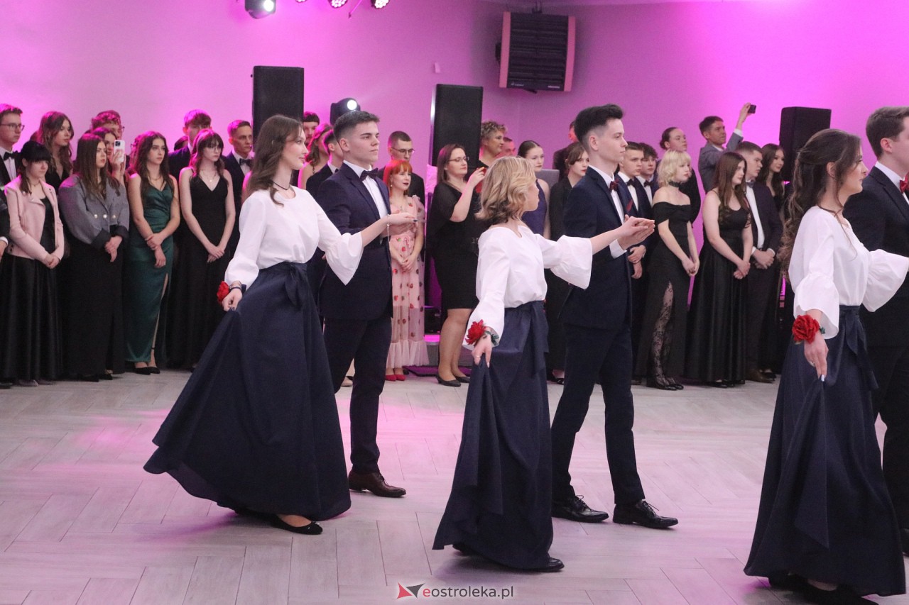 Studniówka 2024 I LO w Ostrołęce [13.01.2024] - zdjęcie #197 - eOstroleka.pl