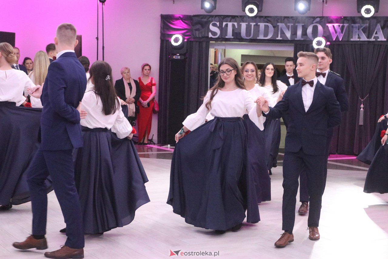 Studniówka 2024 I LO w Ostrołęce [13.01.2024] - zdjęcie #168 - eOstroleka.pl