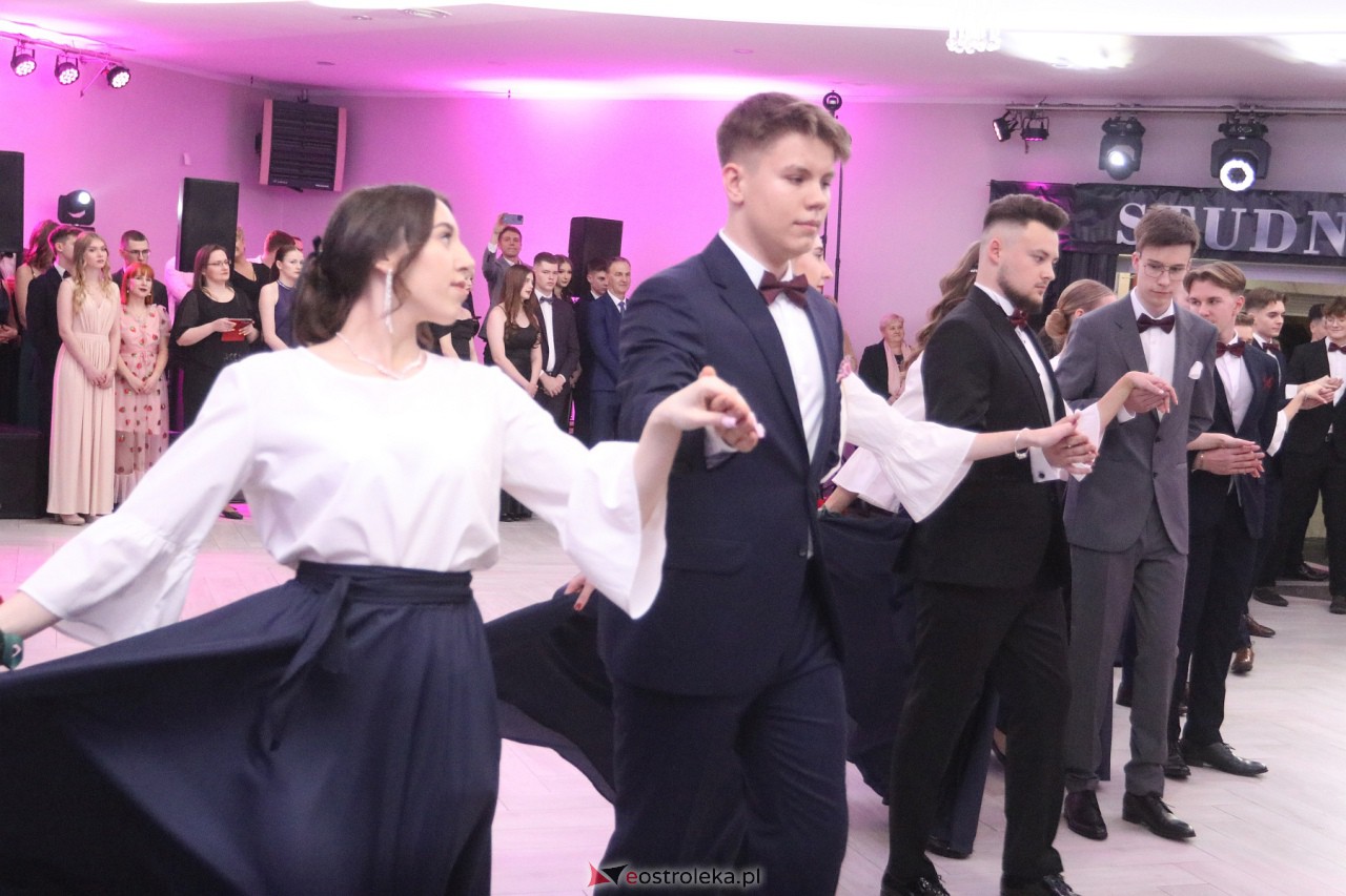 Studniówka 2024 I LO w Ostrołęce [13.01.2024] - zdjęcie #164 - eOstroleka.pl