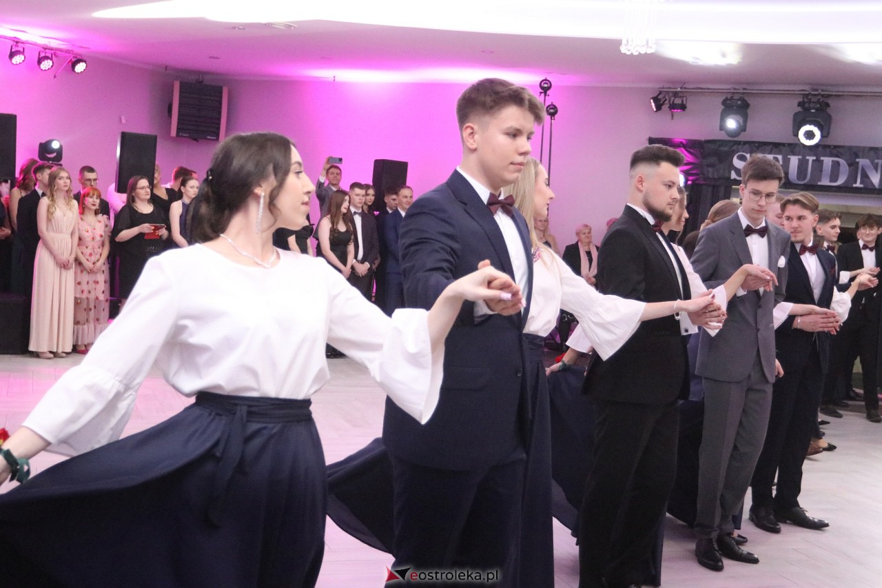 Studniówka 2024 I LO w Ostrołęce [13.01.2024] - zdjęcie #163 - eOstroleka.pl